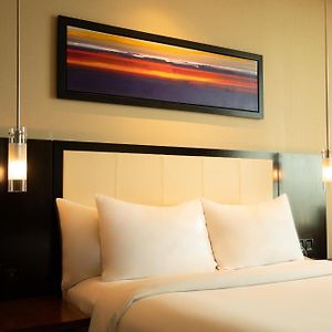 Hilton Guest Room Queen Bed